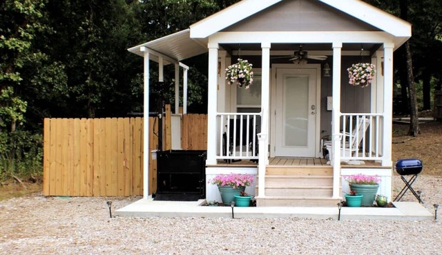 Enjoy Serenity at Gee's Comfy Cottage! ADA Accessible.