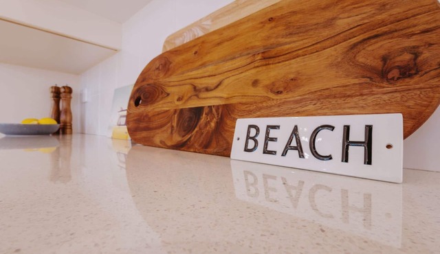 Enjoy sitting on the balcony listening to the ocean waves with the sea breeze