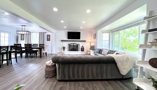 Enjoy SLC from the Comfort of a Quiet Neighborhood