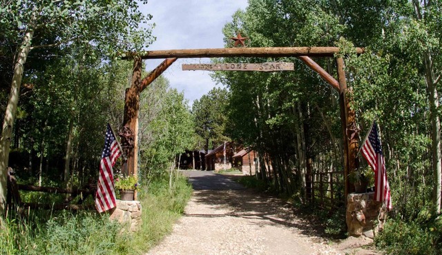 Enjoy springtime near RMNP/Estes Park. Pet friendly. Discounts available.