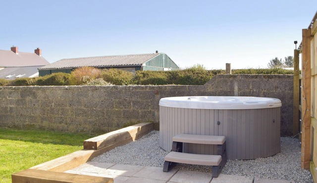 Enjoy star gazing from your very own hot tub with lots of walks nearby.