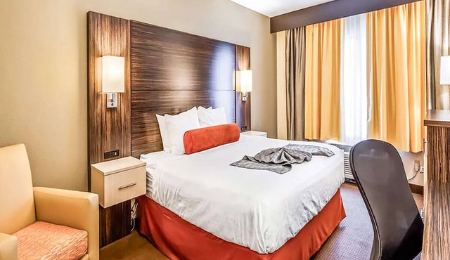Enjoy Staying in Our 3 Suites with Breakfast and Pool Access | Close to Airport