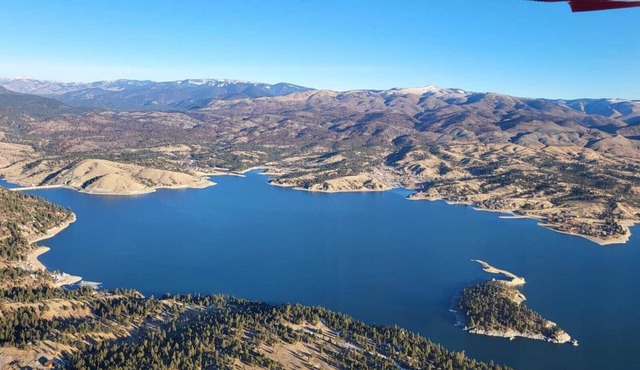 Enjoy Stunning Lake & Mountain Views. Swedish, Beachy 2 bdrms/1 bath w/Hot Tub