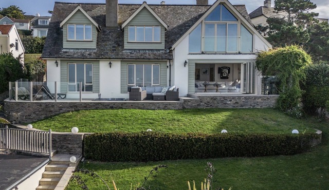 Enjoy Stunning Sea Views From A Detached Contemporary Coastal Holiday Home