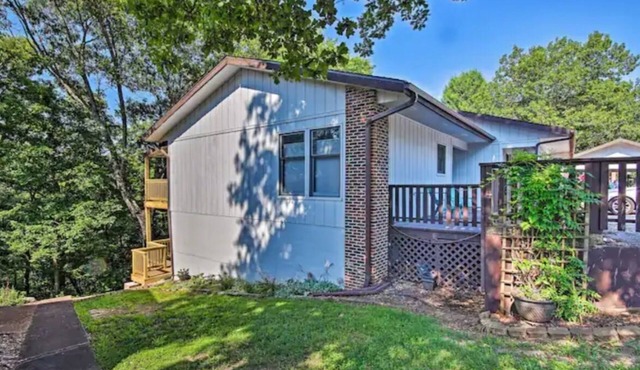 Enjoy Sunsets at 4BR retreat - family sized Golf Bike Hike Swim or Pickleball