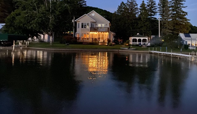 Enjoy Sunsets! Large, Upscale Lakefront Home