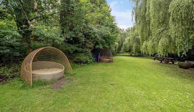 Enjoy Swimming & Spa in Historic Room with Large Gardens & Comfort Amenities