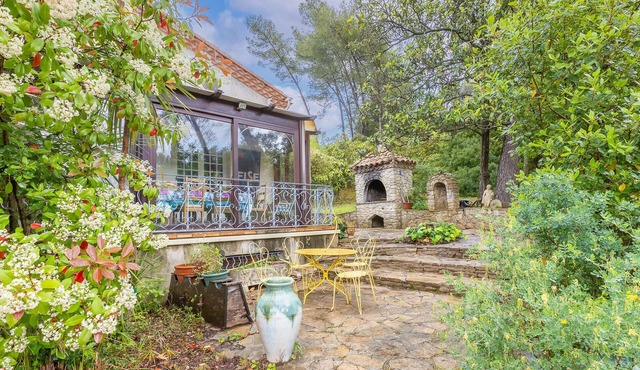Enjoy this characterful and spacious holiday home.