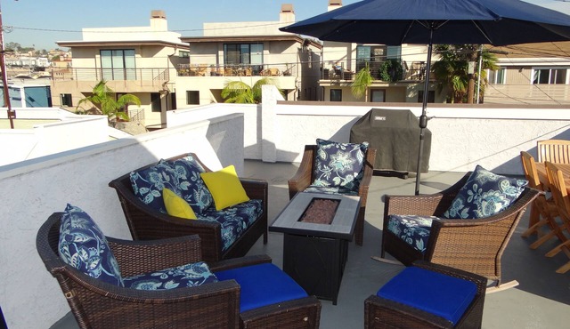 Enjoy the beach life! Walk to beach and pier.-Hermosa Beach