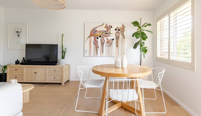 Enjoy the beach lifestyle 3mins walk from Coogee beach and all local shops.