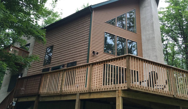 Enjoy the Beautiful Outdoors at the Boarding Bear Chalet- Mins to Rafting & JFBB