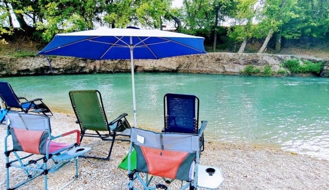 Enjoy the beautiful San Marcos River in this new, nice and comfy cabin!