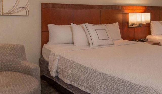Enjoy the Best of Arlington! with Self Parking & Onsite Starbucks! Pets Allowed