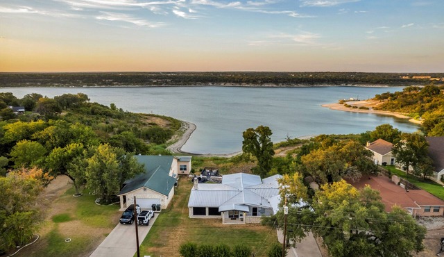 Enjoy the Best View on Lake Belton with Direct Lake Access