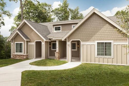 Enjoy the Blue Ridge Mountains in this 2BD condo resort retreat