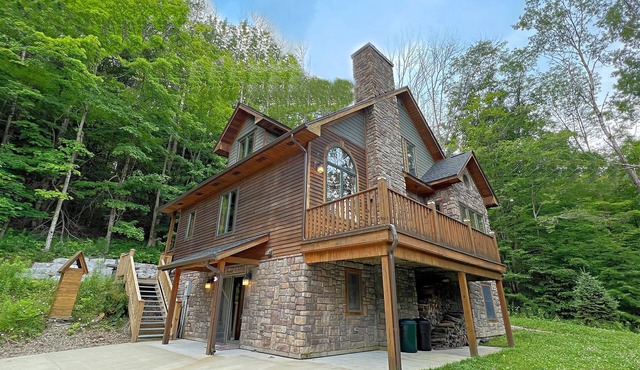 Enjoy the breathtaking sites of Ellicottville, N.Y in this beautiful chalet on a perfect mountain escape.