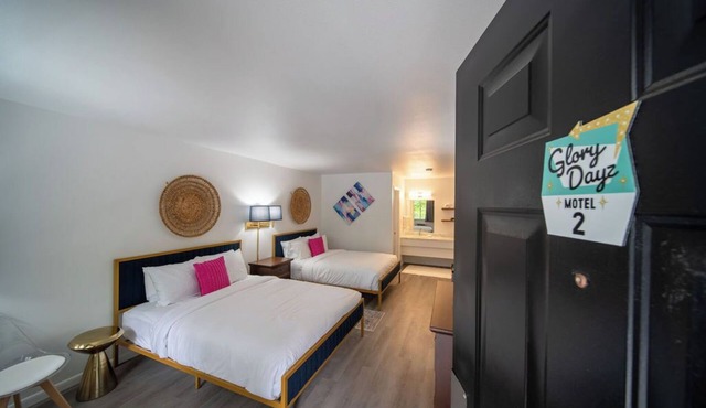 Enjoy the charm of Queen Suite Number 2 at GloryDayz!