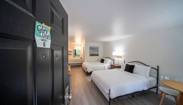 Enjoy the charm of Queen Suite Number 8 at GloryDayz!