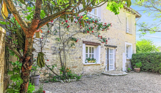 Enjoy the comfort in this beautiful vacation home with community pool.