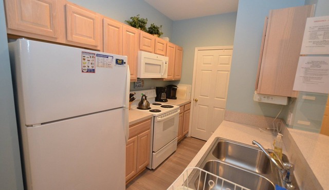 ENJOY the Community Pool & Tennis Court!