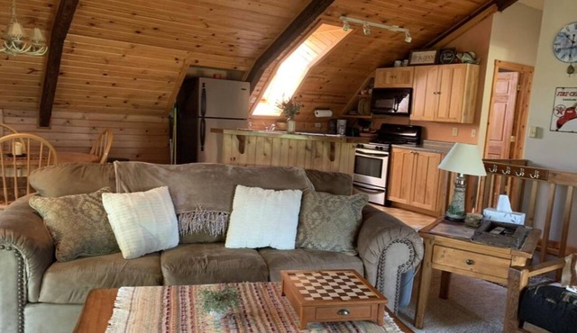 Enjoy the county life with great views and a very peaceful setting.