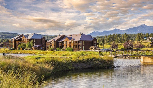 Enjoy the Crisp Mountain Air on the Pinon Lake w/Golf, hiking, skiing, riding and fishing
