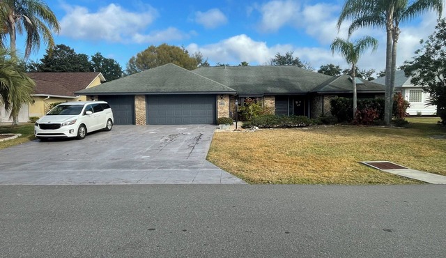 Enjoy the Daytona 500 or Bike Week w/friends at this Port Orange 5 bed home.