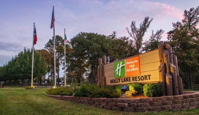 Enjoy the fresh air and nature with family & friends in 2BD condo