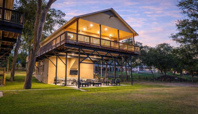 Enjoy the Full River | Fire Pit & Deck | Sleeps 12