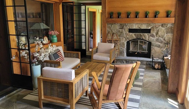 Enjoy The hidden Gem Villa! New York's Vibrant & Colorful spring season Awaits!