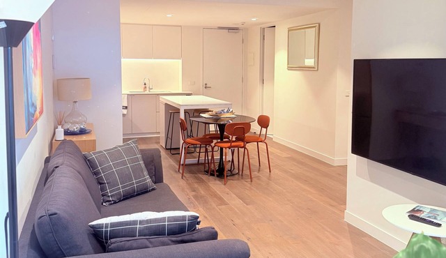 Enjoy the local vibe & city surroundings + parking. Modern & family friendly.