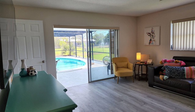 Enjoy the most beautiful sunsets by the pool *small pets welcome *child friendly