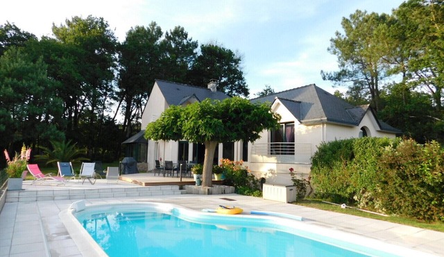 Enjoy the peace and quiet just 30 minutes from beaches and tourist attractions