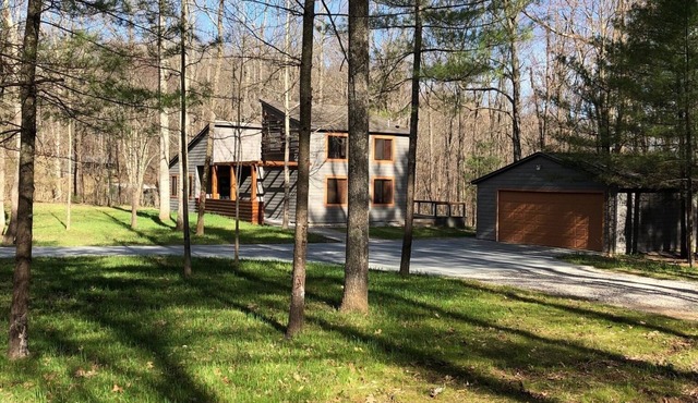 Enjoy the peace & quiet of beautiful Nashville, Indiana.