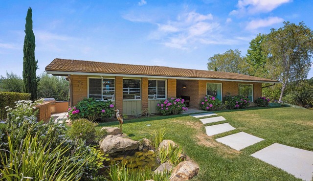 Enjoy the peaceful and relaxing time at windmill winery house!