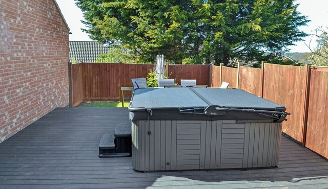 Enjoy the private hot tub or a spot of golf at the nearby golf course.