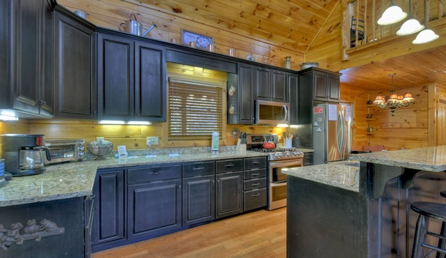 Enjoy the relaxing sunshine from hot tub near Ocoee River!