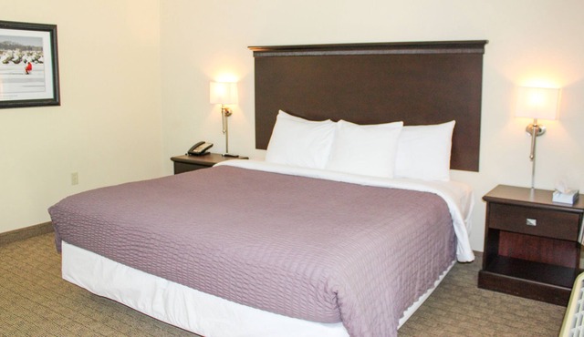 Enjoy the Scenic views of Kelleys Island Glacier Suite 115