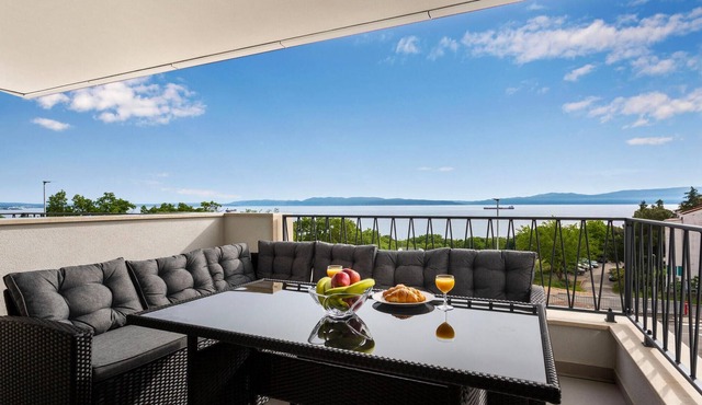 Enjoy the sea view from this comfortable and beautiful vacation apartment in Kostrena.