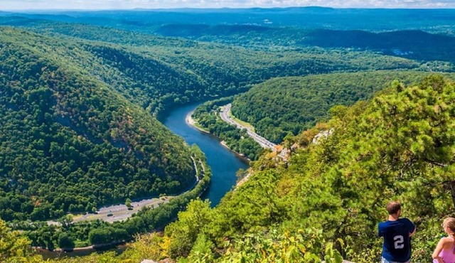 Enjoy the spa, salon, ski facilities, golf course & restaurants!