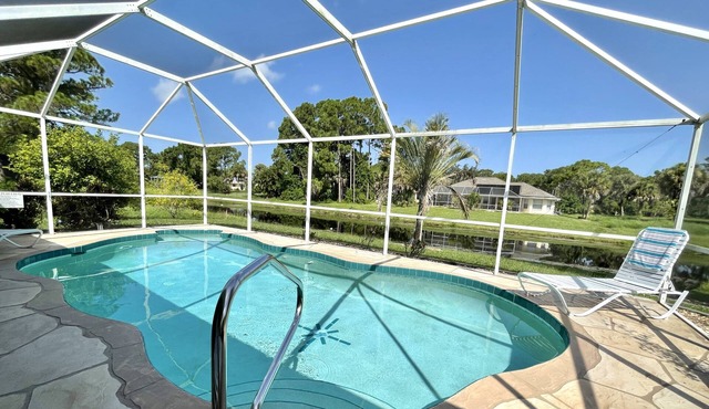 Enjoy The Sunshine! Home with Private Pool in Rotonda West