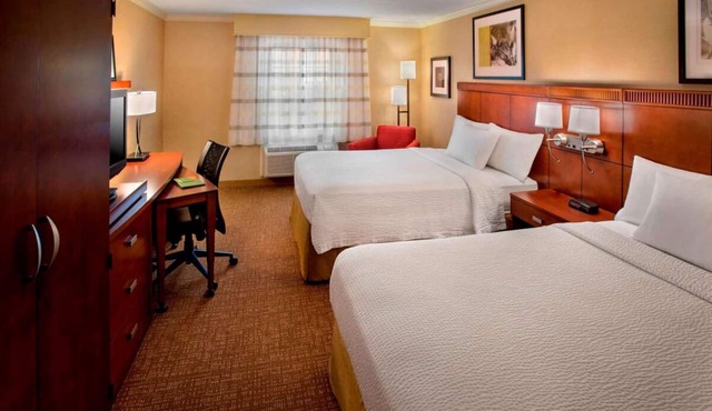 Enjoy the Views from This Boston North Shore Family Pet Friendly Hotel w/Pool!