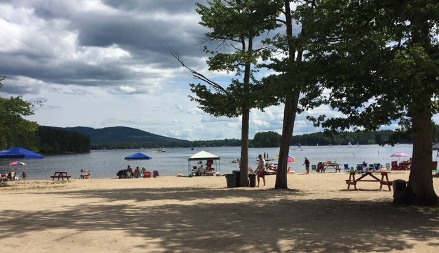 Enjoy the White Mountains and Lakes Region, pet friendly open to seasonal rental