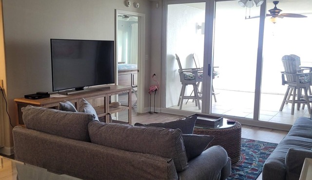 Enjoy This Amazing Balcony & Adorable Coastal Condo!