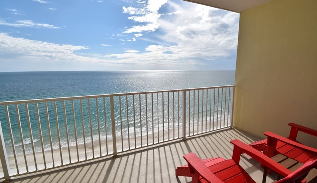 Enjoy this Beachfront Condo with Amazing Views! March 4th-15th now available!