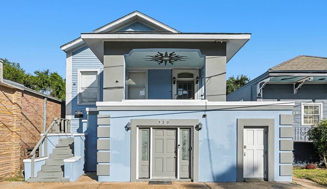 Enjoy this Fabulous Downstairs 3 bedroom apartment in Historic Algiers Point.