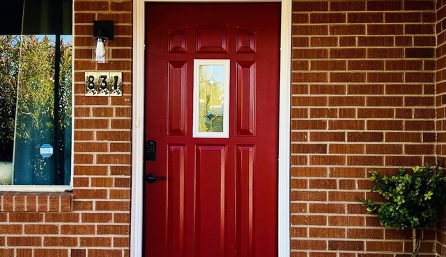 Enjoy this family-friendly house closed to Downtown and pet-friendly