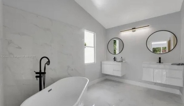 Enjoy this luxury 3bedroom 2 1/2 bathroom
