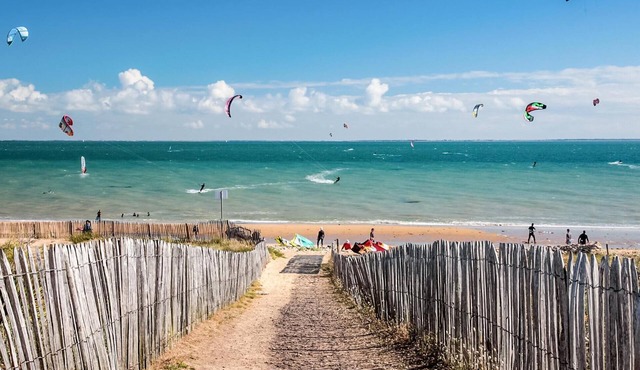 Enjoy this modern and contemporary villa with many amenities.