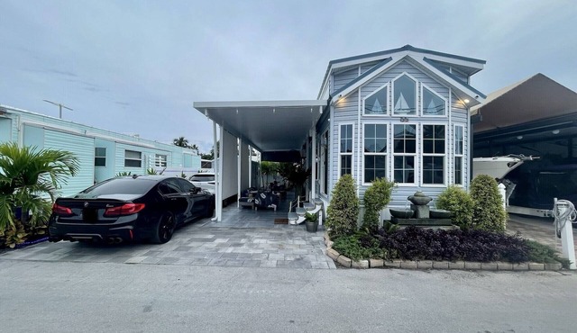 Enjoy this modern and cozy house in Key Largo Florida.